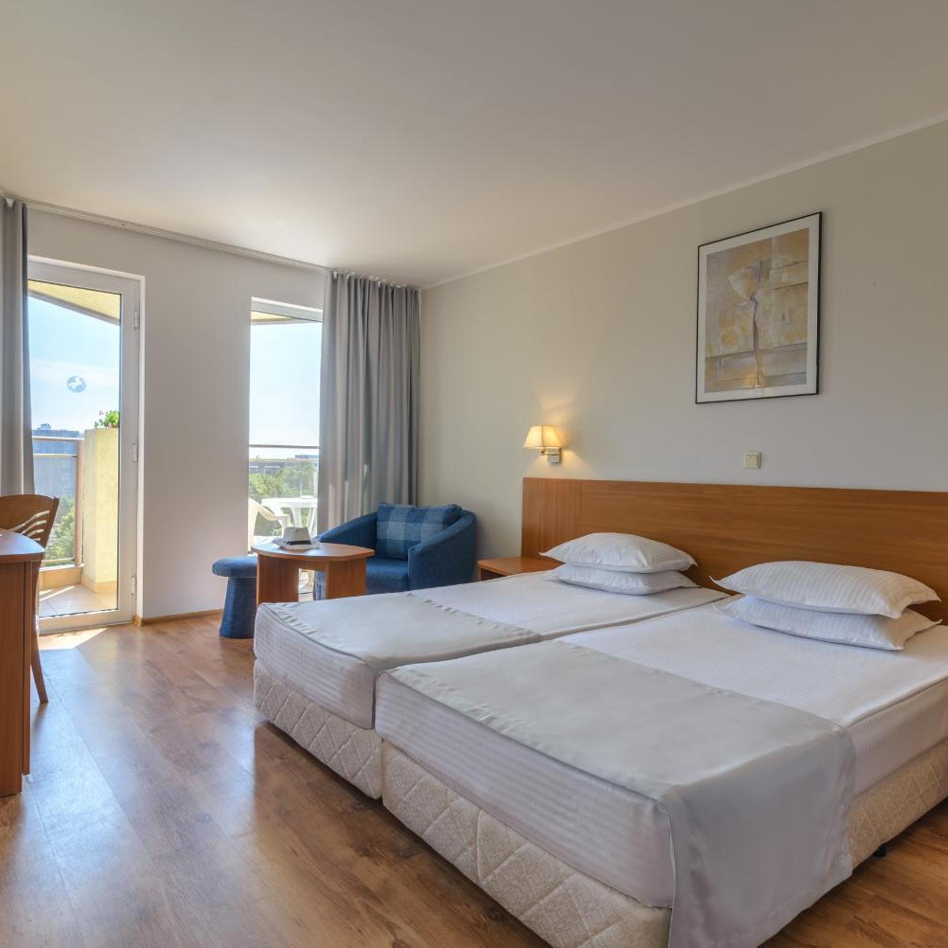 Superior, Single Bed, Pool or Park View, Balcony