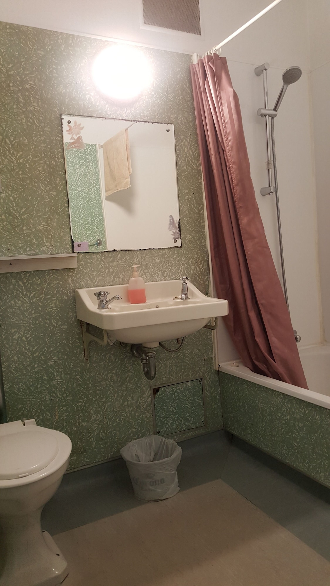 FEMALE DORM, FEMALE ONLY, 6 PEOPLE