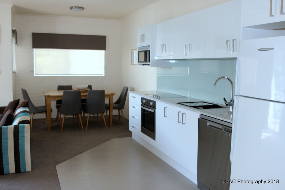 Mollymook Cove Apartments 16/26