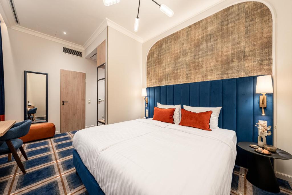 Basiliq Hotel 12/50