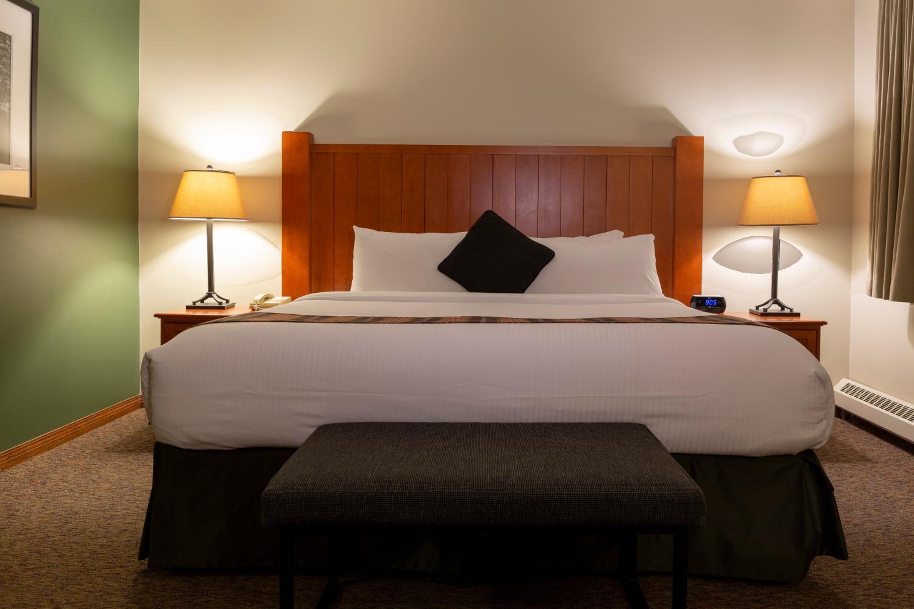 غرفة بسرير كوين، WHISTLERS INN 3/4