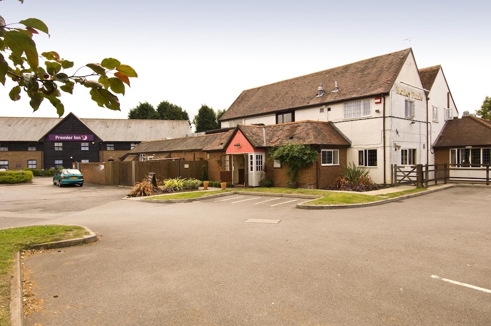 Premier Inn Farnborough West (Southwood) 35/38