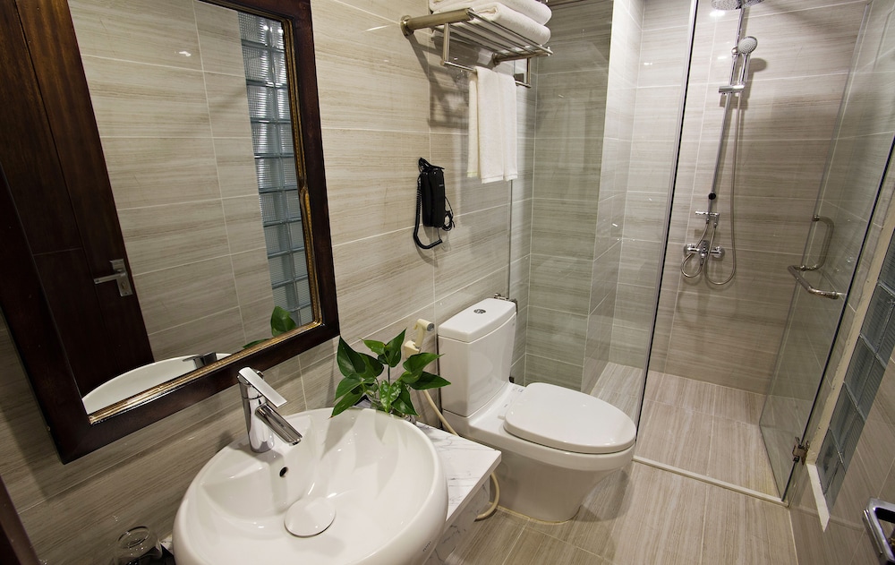 Inearth Hotel Hanoi (Ex. Poonsa Hanoi Hotel) 62/66
