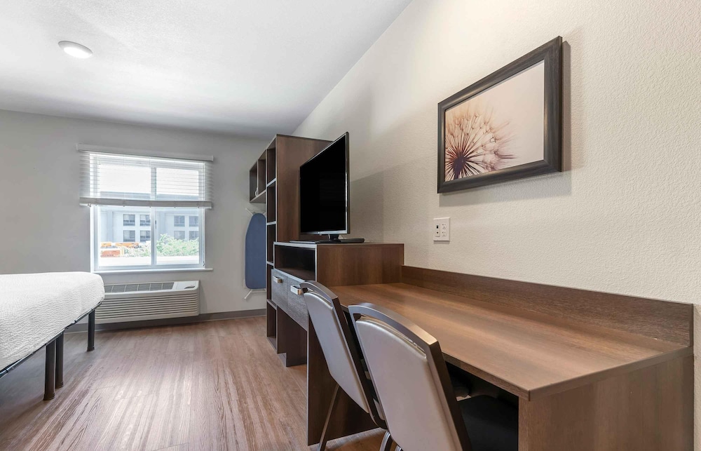 WoodSpring Suites Portland North Gresham 45/53