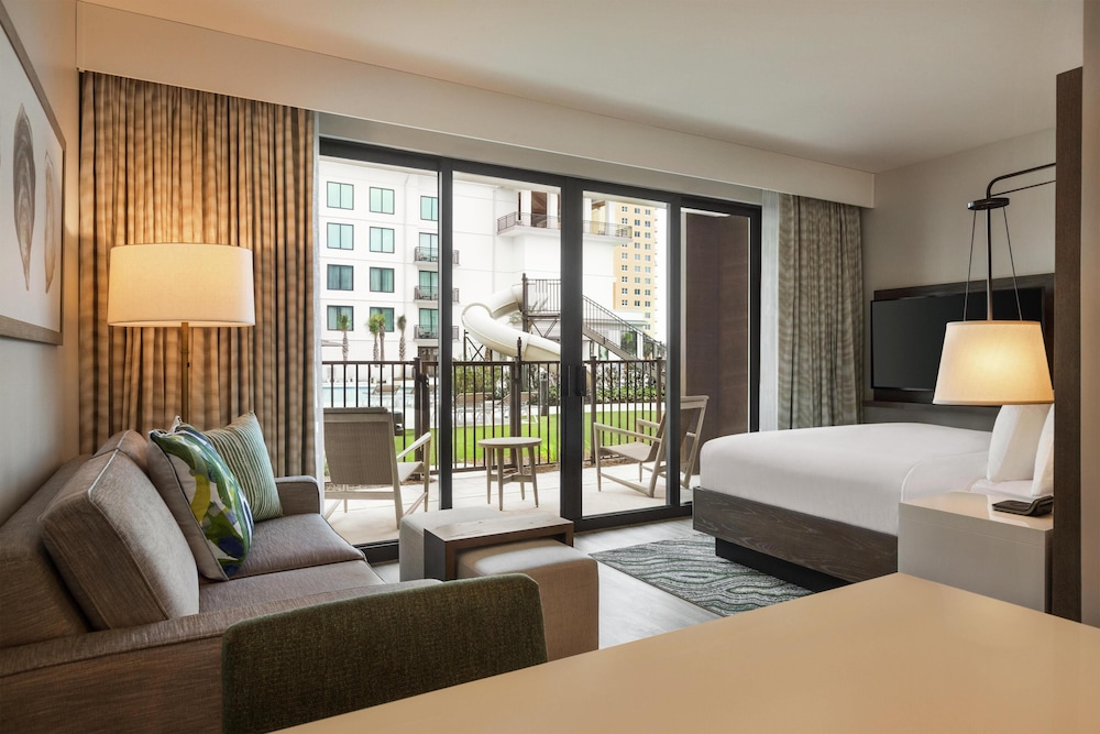 Studio, Suite, King Bed, Patio, Pool Access