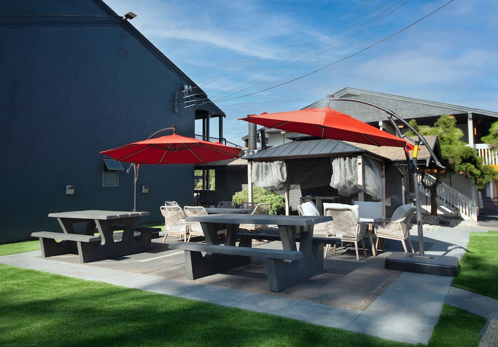 Coast Courtenay Hotel in COURTENAY