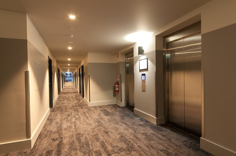 Woodroffe Hotel 45/49