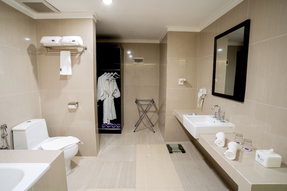 FOX Hotel Gorontalo 44/45