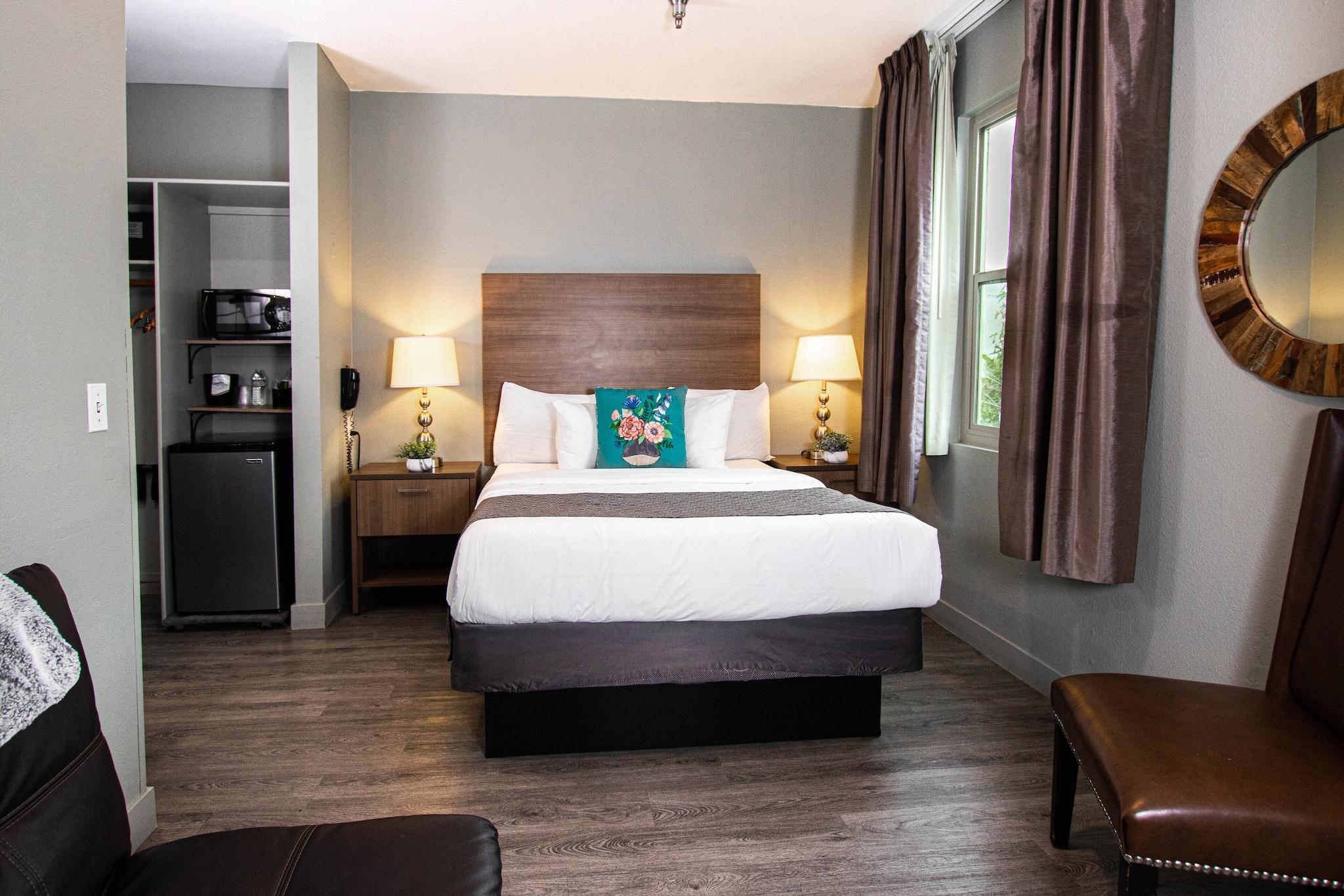 Room, Queen Bed, Urban Boutique Hotel 5/7