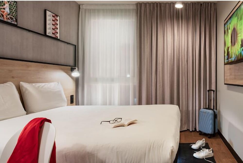 Ibis Acheres St Germain en Laye 11/55