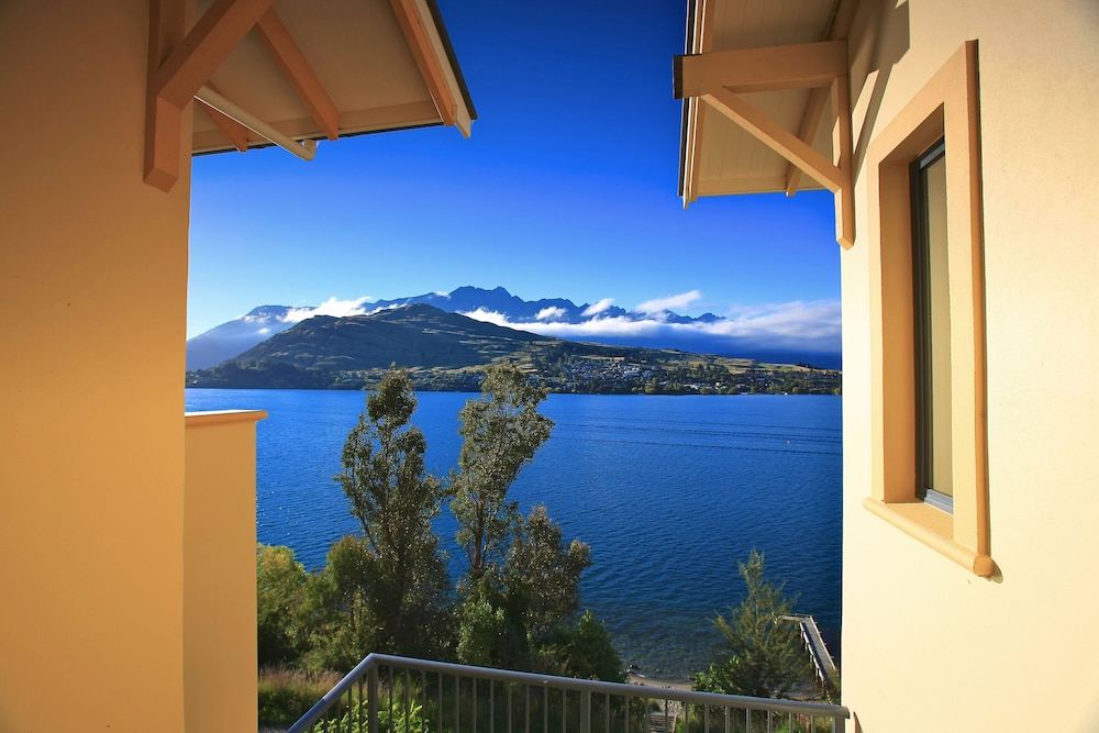 Villa del Lago 12/50
