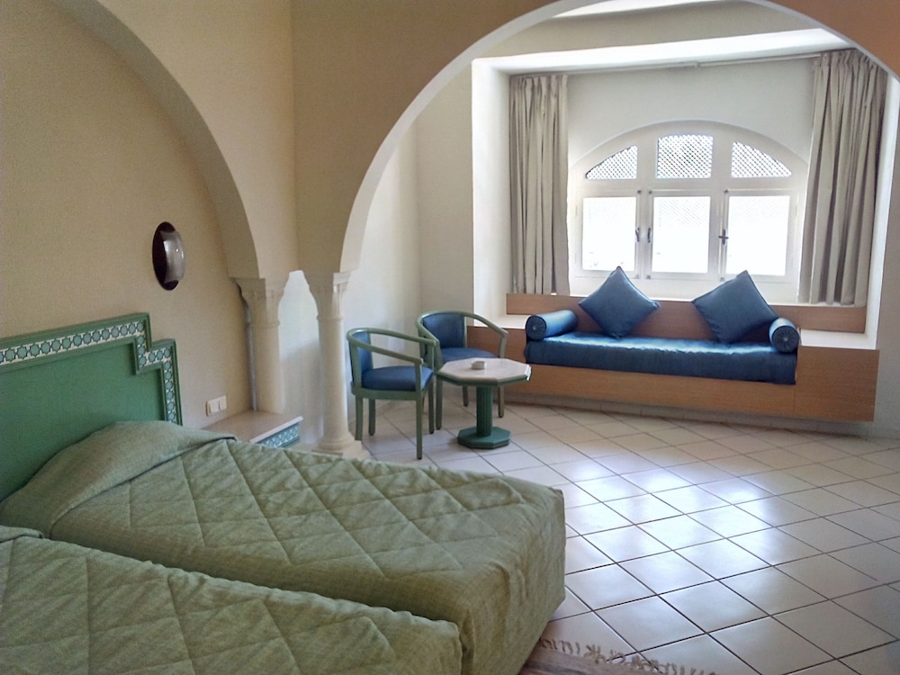 Tunisia Lodge 10/32