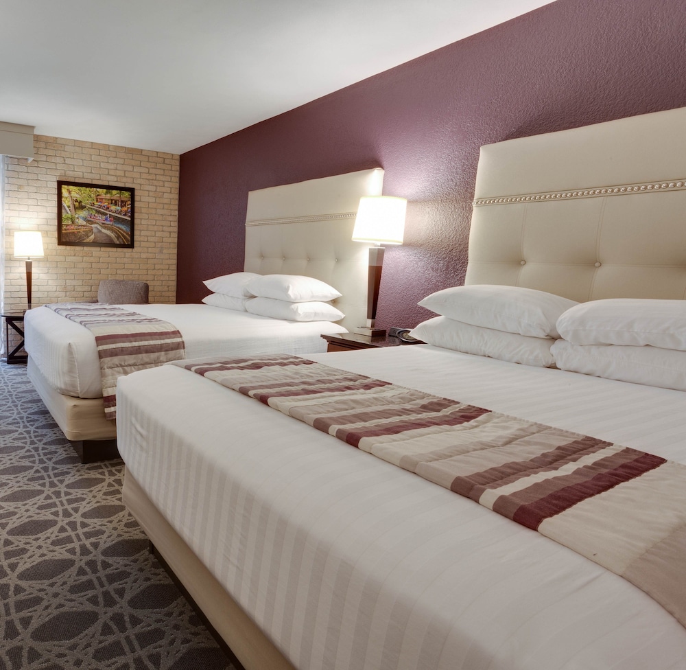 2 ROOMS, SUITE, 2 QUEEN BEDS