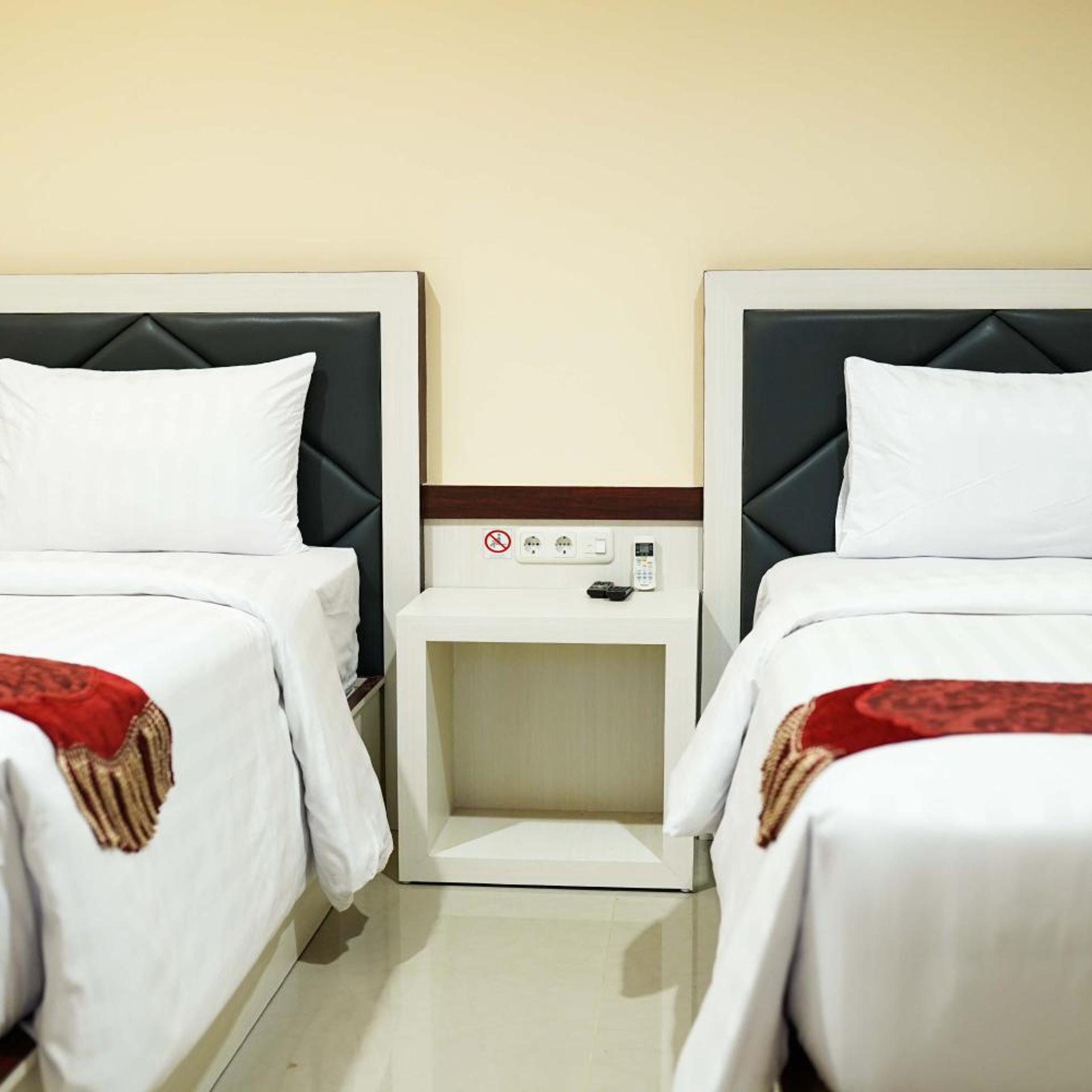 Grand Buana Lestari Hotel 4/35