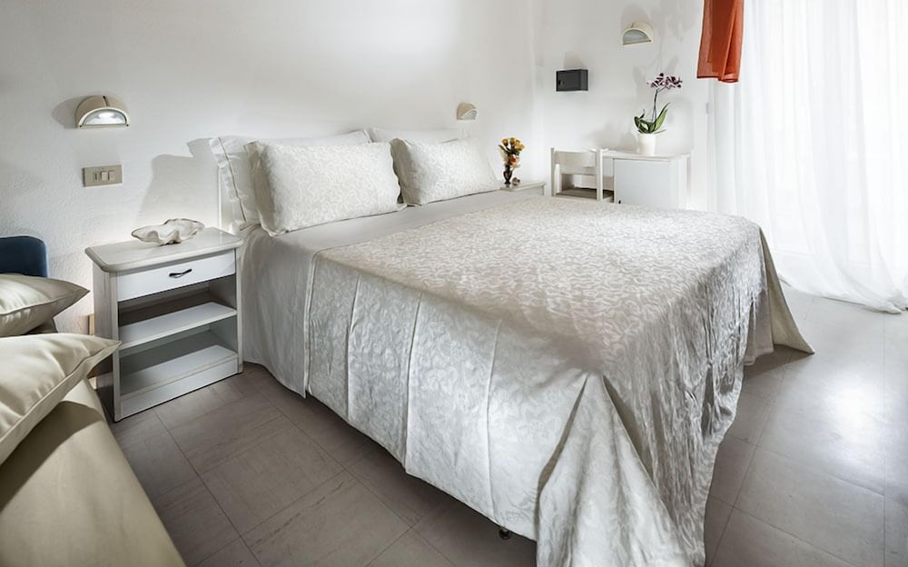 ROOM, TRIPLE, BALCONY