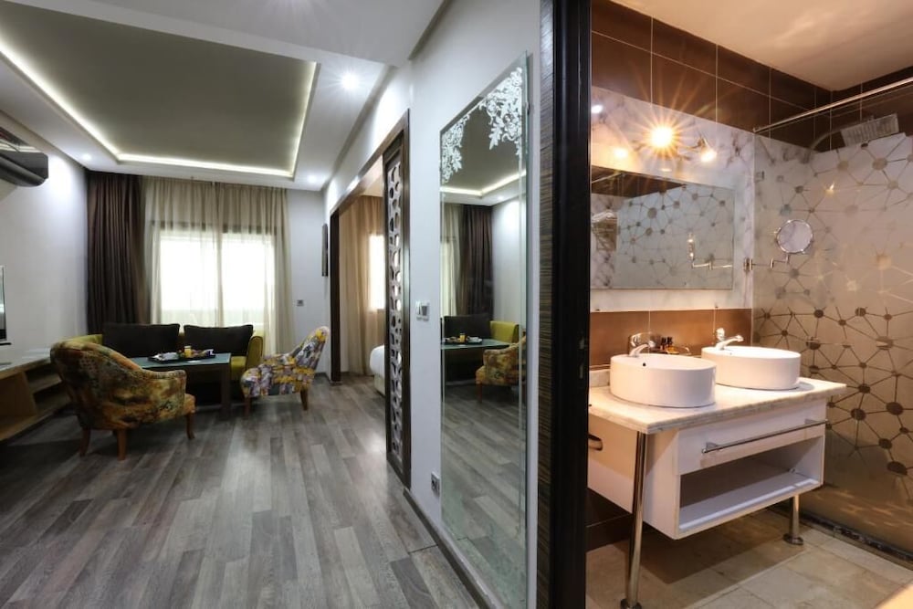 Silver Suites Hotel & Spa 63/63