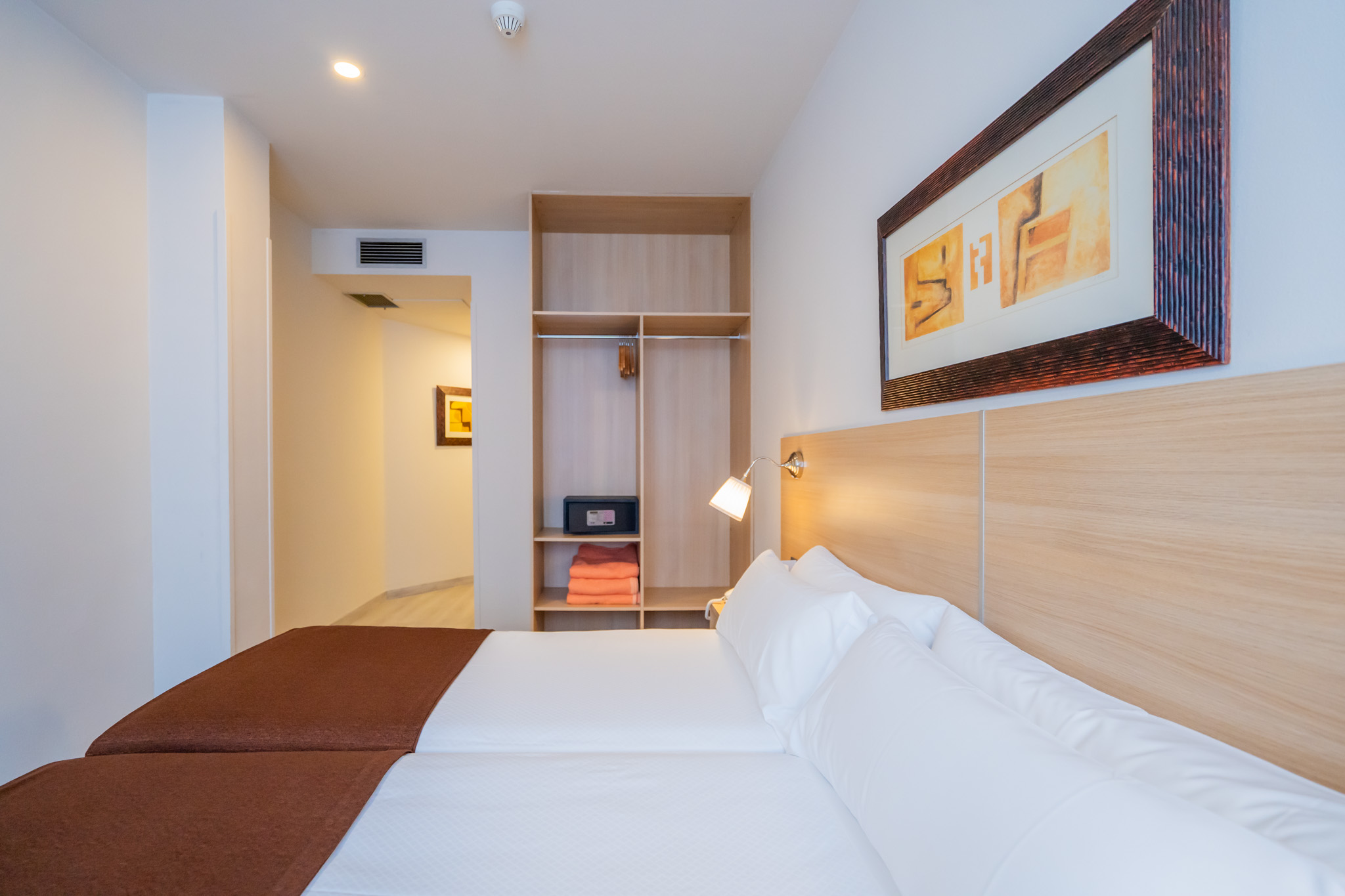 Room, Quadruple