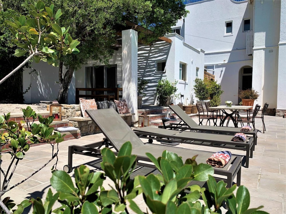 Abbey Manor Luxury Guesthouse 60/70