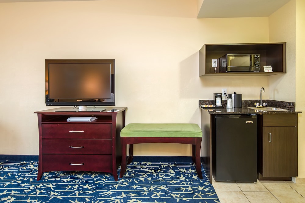 Holiday Inn Express Hotel Suites Orlando Apopka 24/38