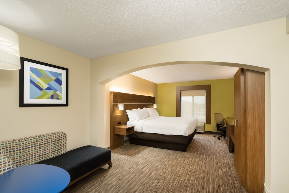 Holiday Inn Express Hotel Suites Louisville East 14/52