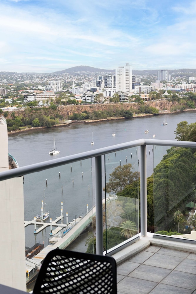 Oaks Brisbane Felix Suites 6/42