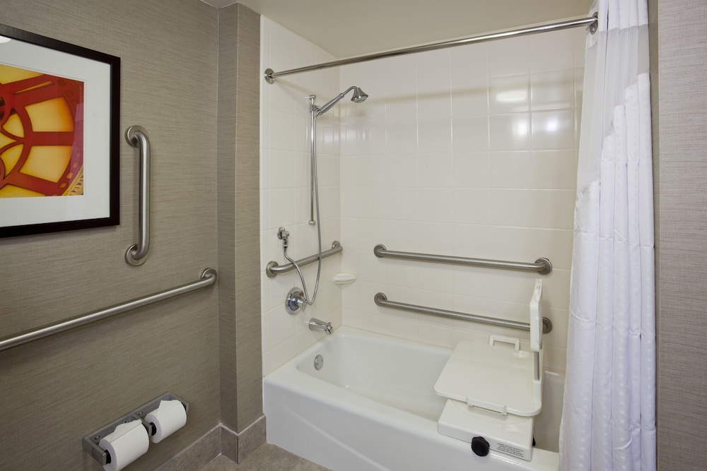 Holiday Inn Express Hotel &amp; Suites BLOOMINGTON WEST 16/52