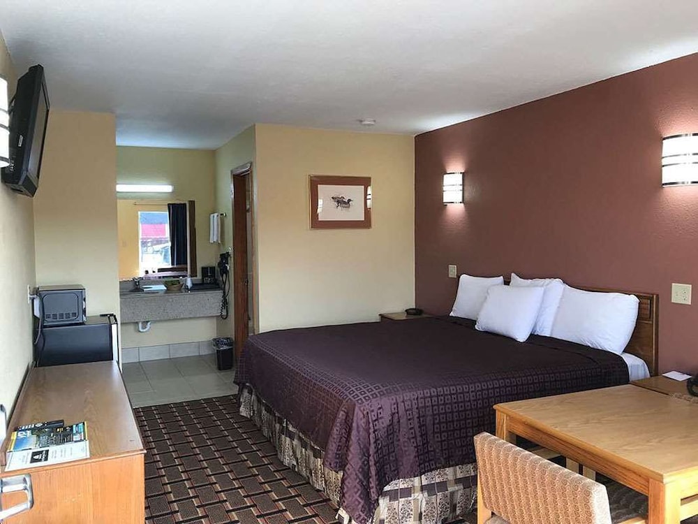 Americas Best Value Inn Indianola 8/26
