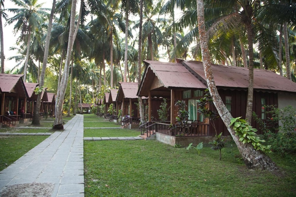 Symphony Palms Beach Resort 53/57