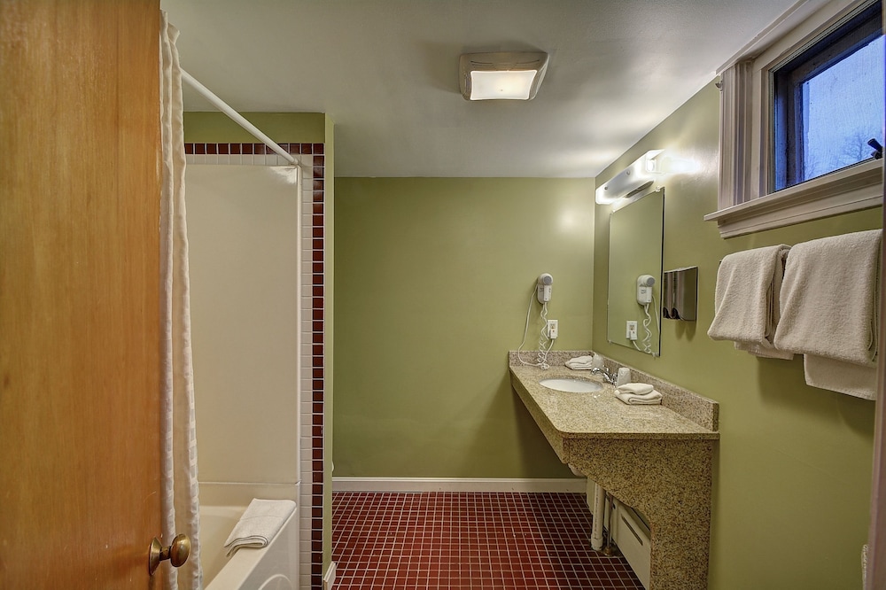 Colonial Motel And Spa 15/60