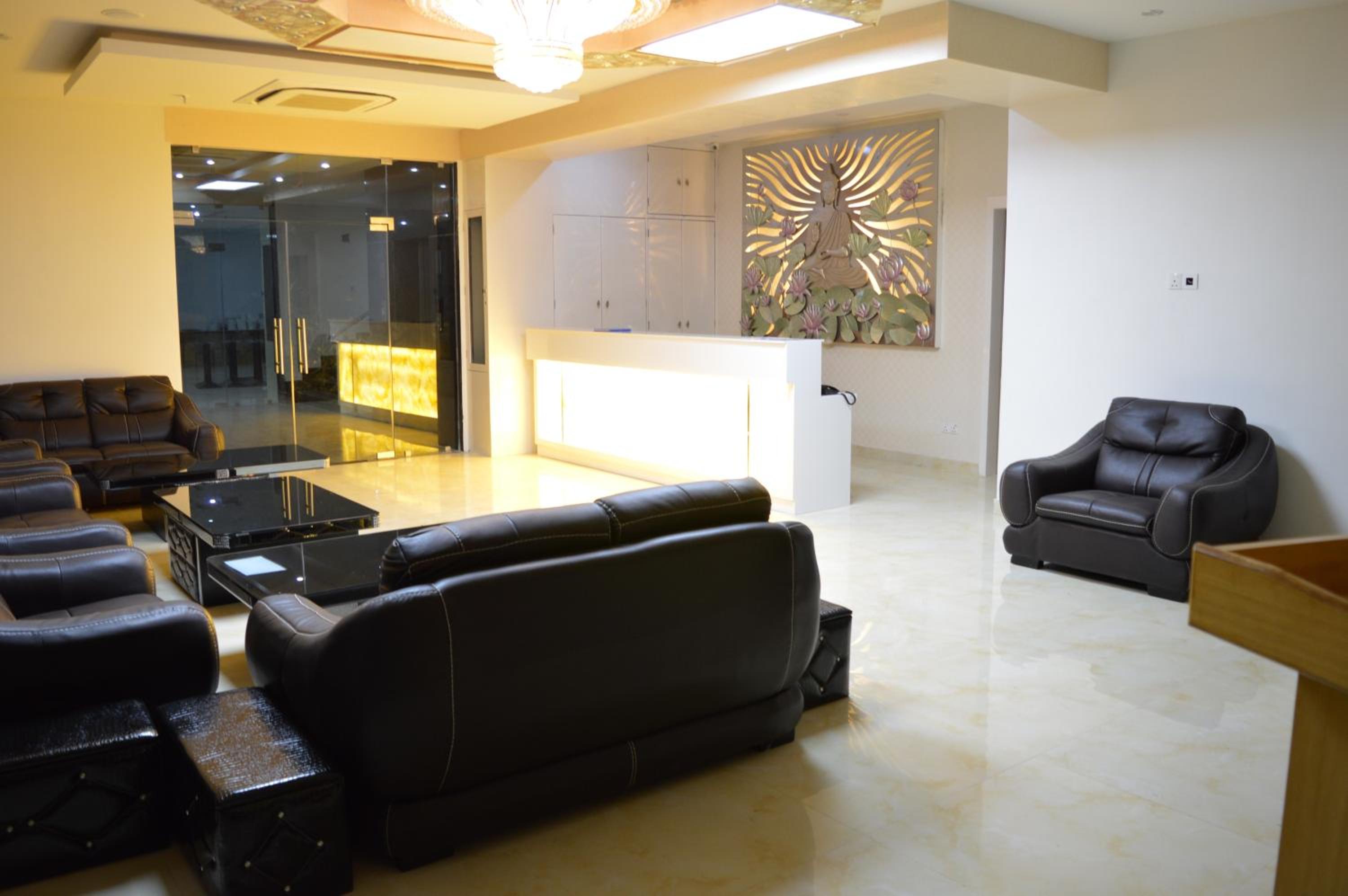 OYO 1489 Hotel Diamonds Pearl 34/42