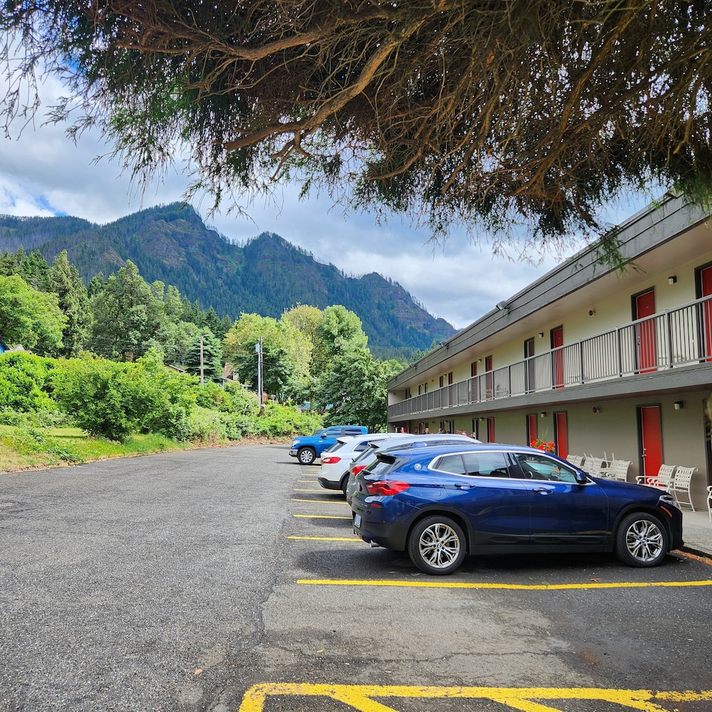 Columbia Gorge Inn 46/57