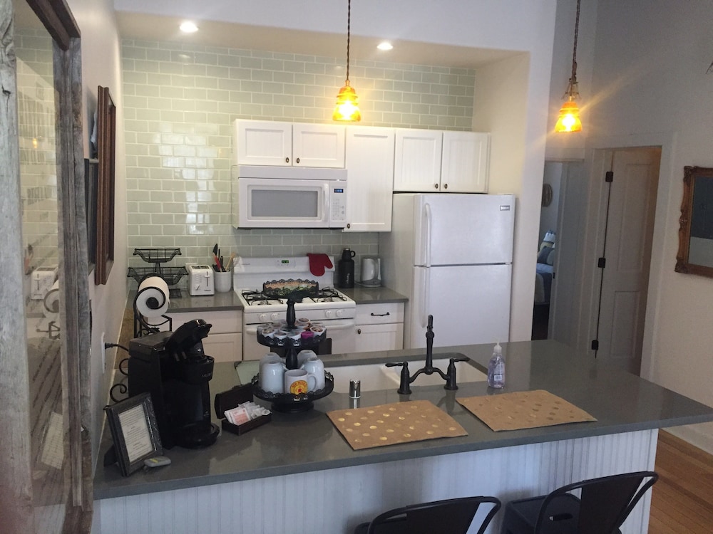 Painted Lady Bed & Brew 65/73