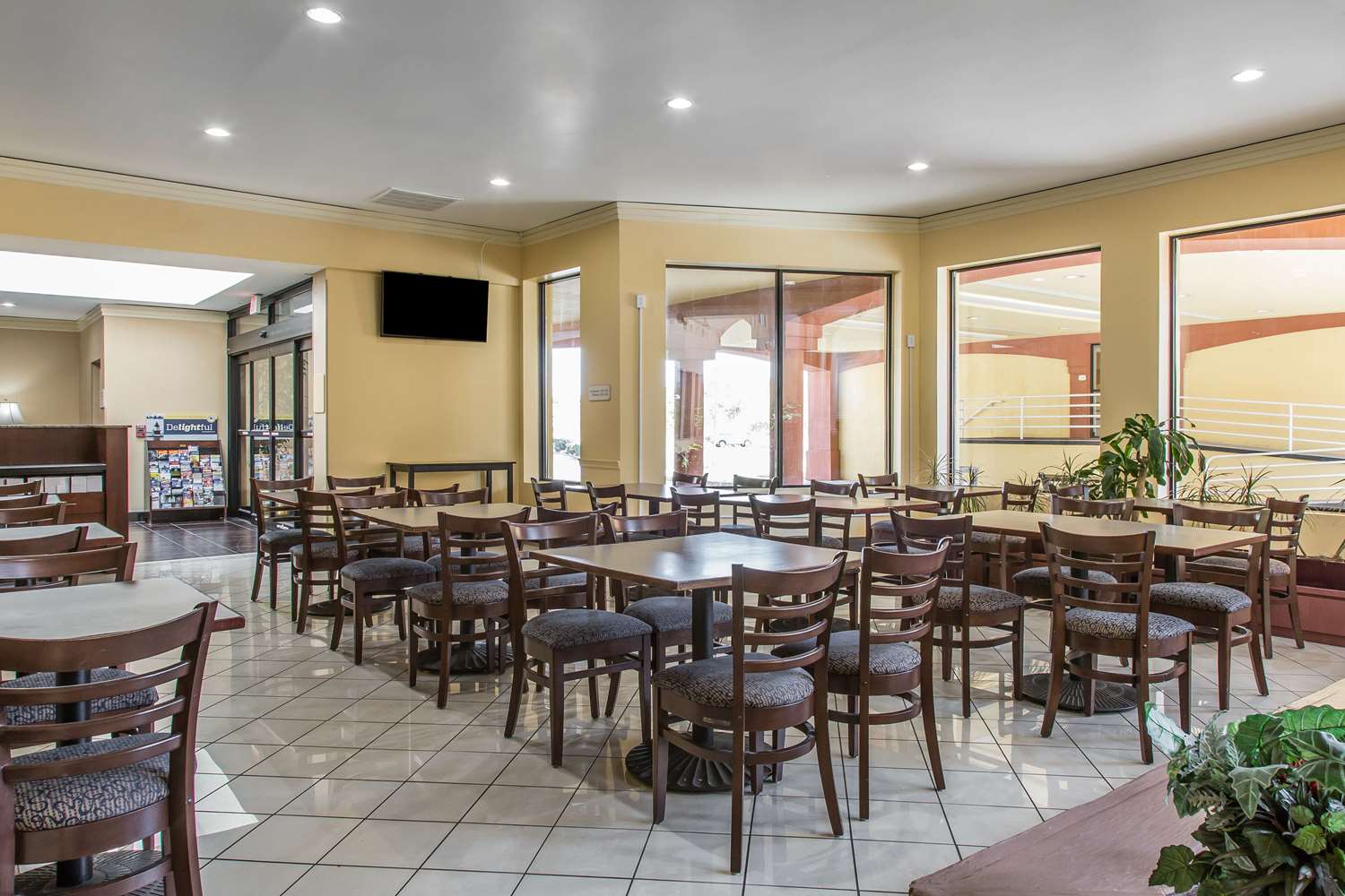 Regency Inn and Suites New London – Mystic 9/16