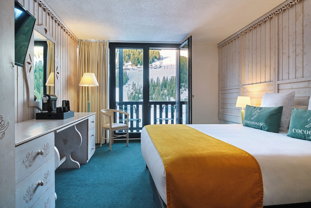 Lake Hotel Courchevel 1850 14/50