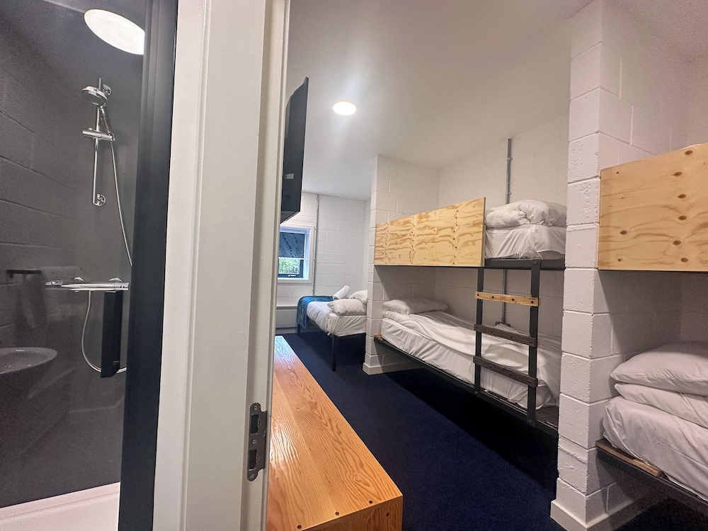 The Base Camp Hotel 31/58
