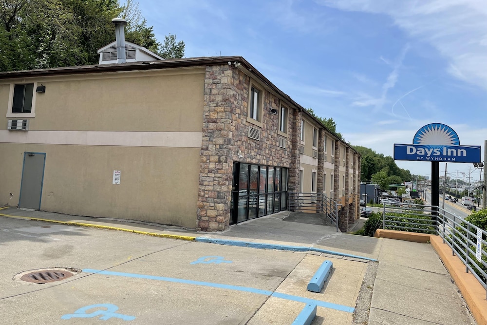 Days Inn by Wyndham Jersey City / NYC Area 1/41