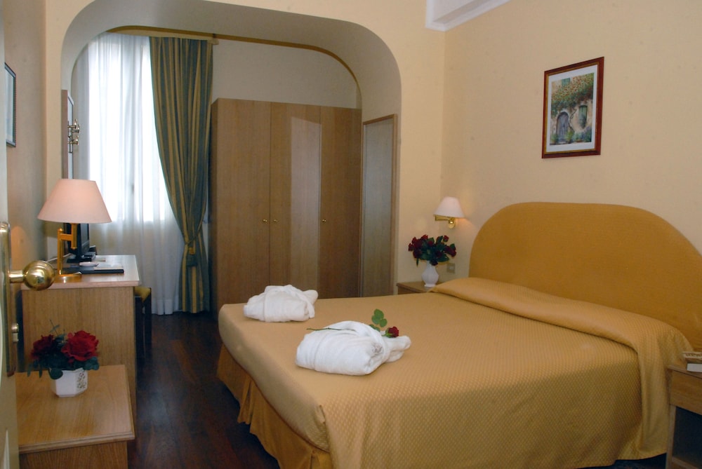 Hotel Paradiso 29/78
