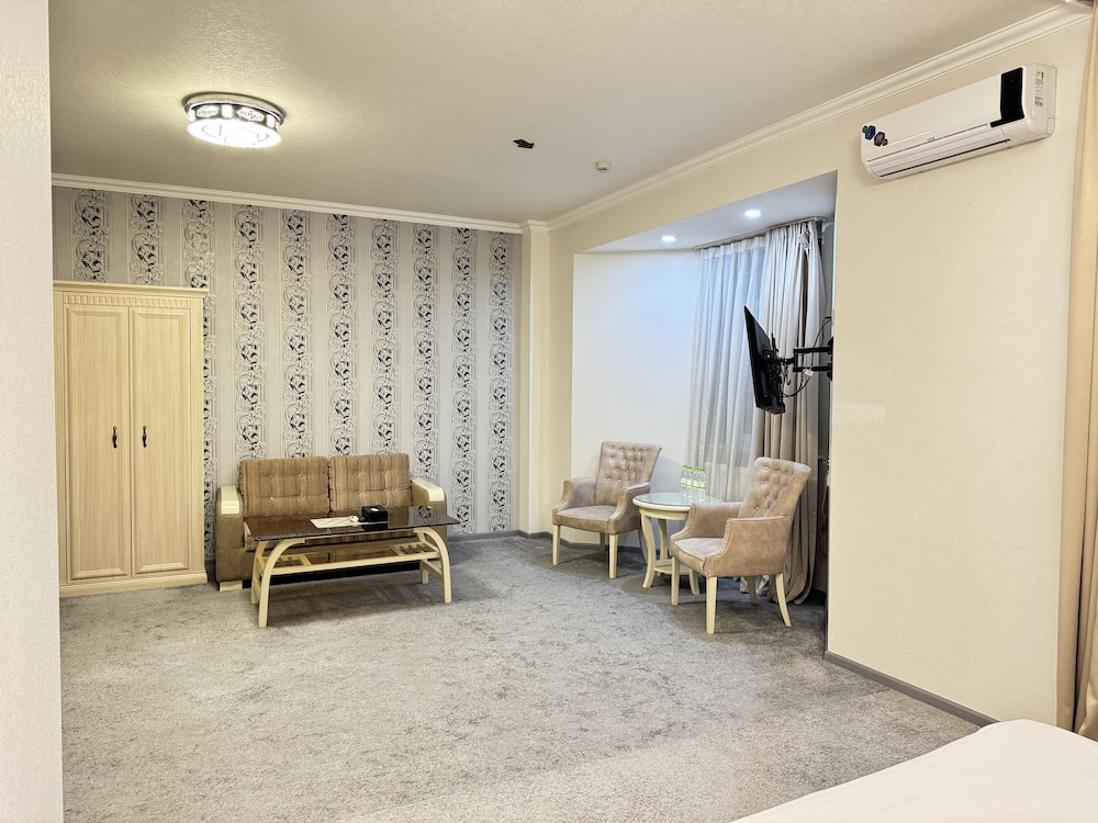 Alexander Hotel 26/38
