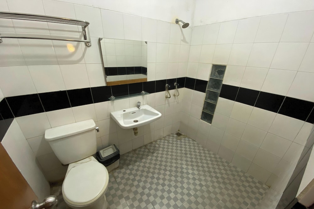 Hotel Lestari Near Lippo Plaza Mall Jember 33/36