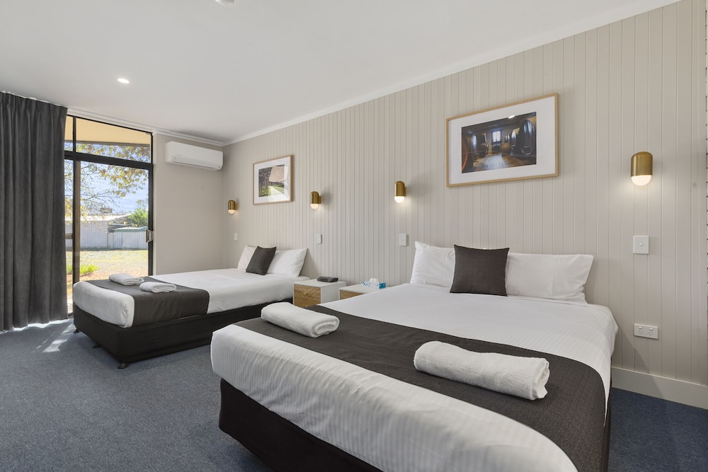 The Wine Vine Hotel 21/61