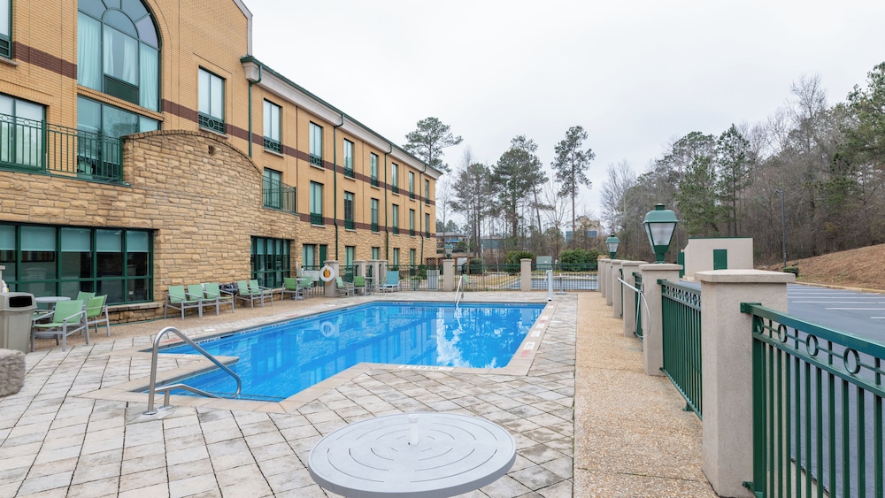 Holiday Inn Express Hotel And Suites Macon West 60/63