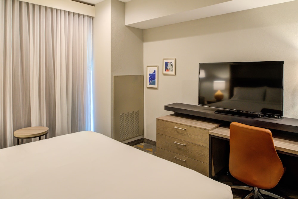 Holiday Inn Hotel Suites Houston West Katy Mills 8/54