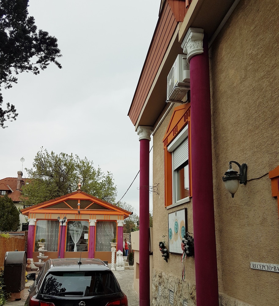 Attila Hotel 46/60