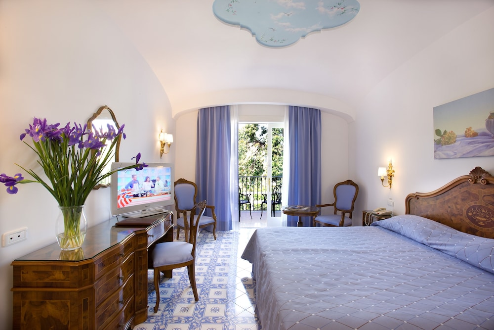 CLASSIC, DOUBLE OR TWIN BED, CITY VIEW, BALCONY