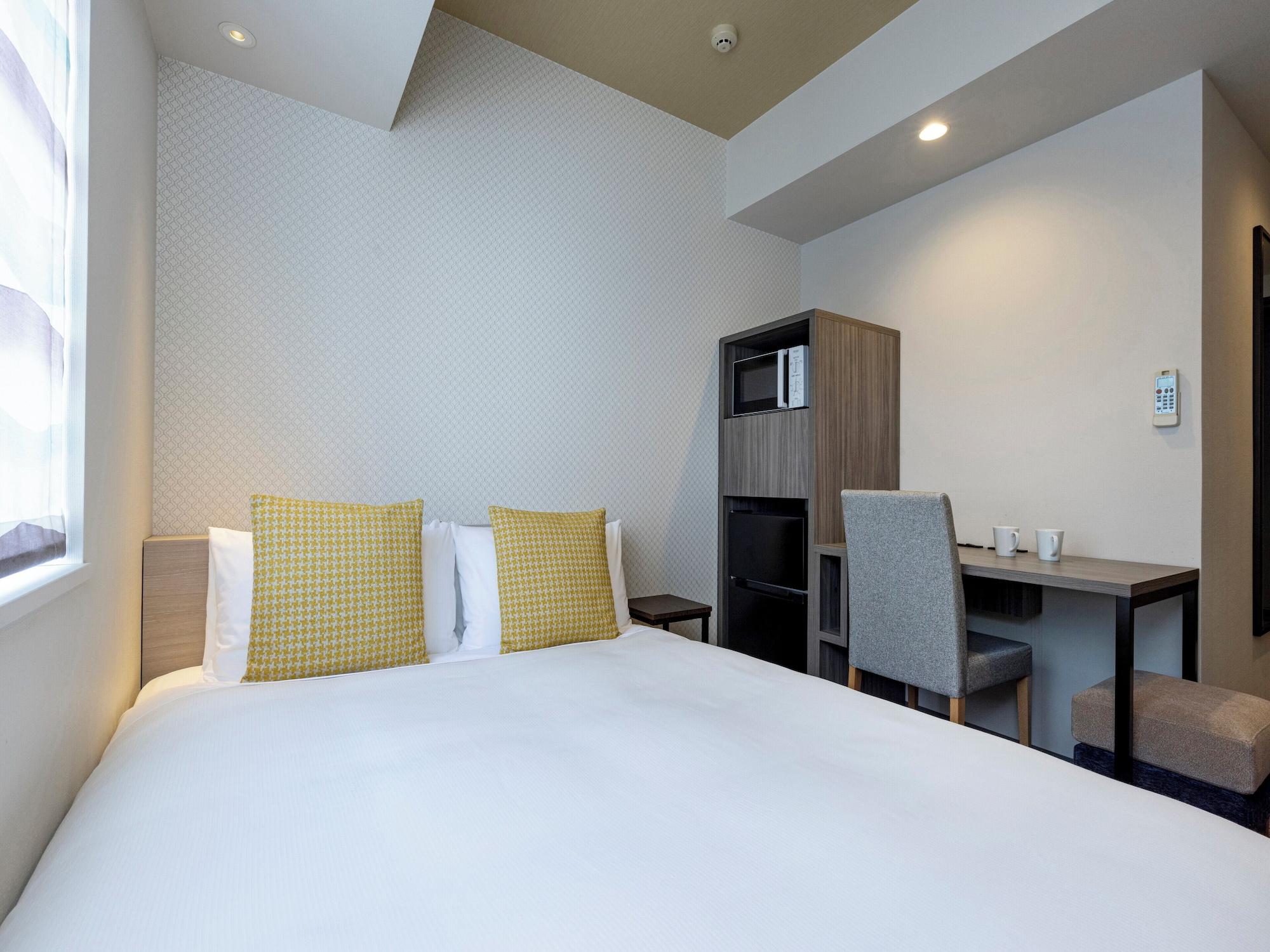 Moderate, Single, Double Bed, Laundry
