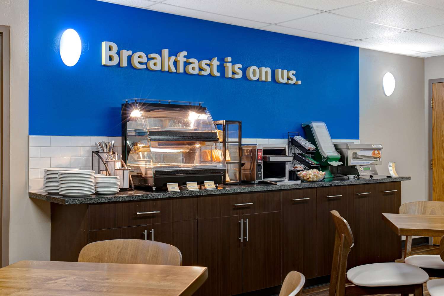 Days Inn By Wyndham Medicine Hat 2/38