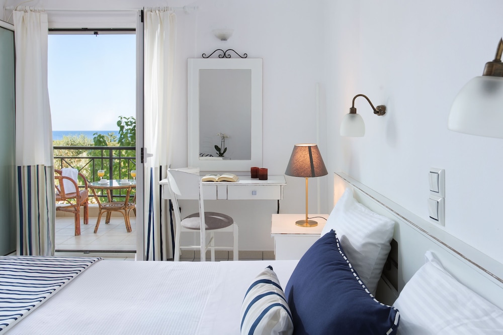 Iris Beach Hotel 19/41