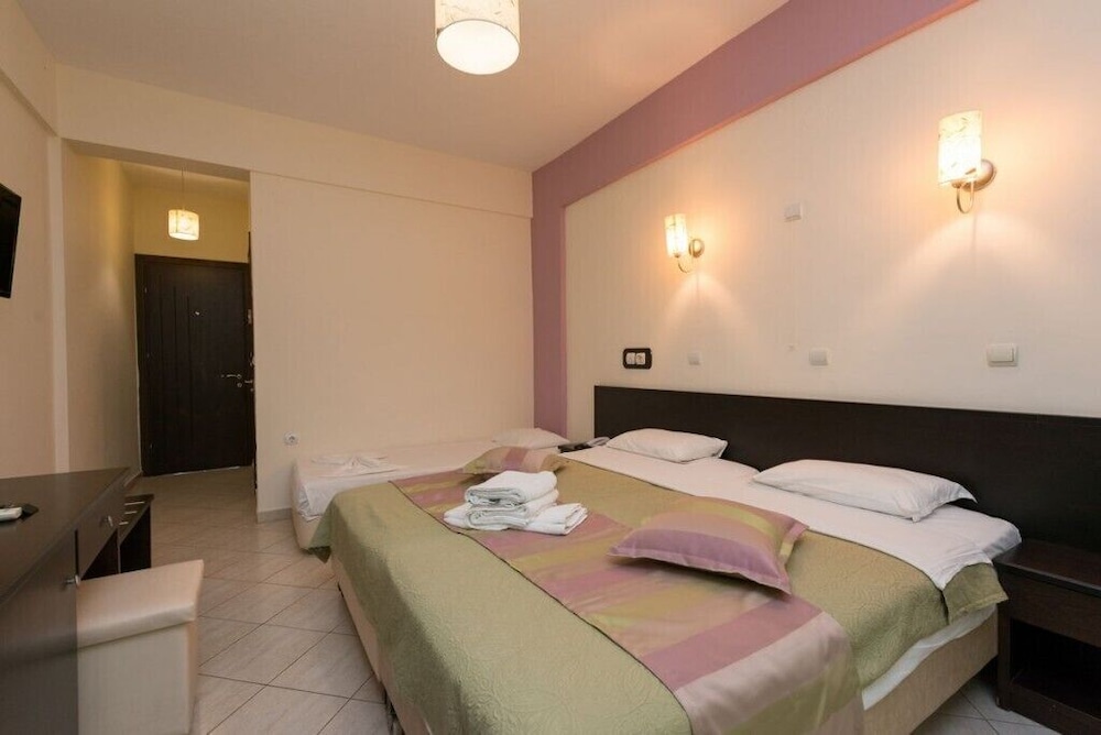 Maranton Beach Hotel 32/55