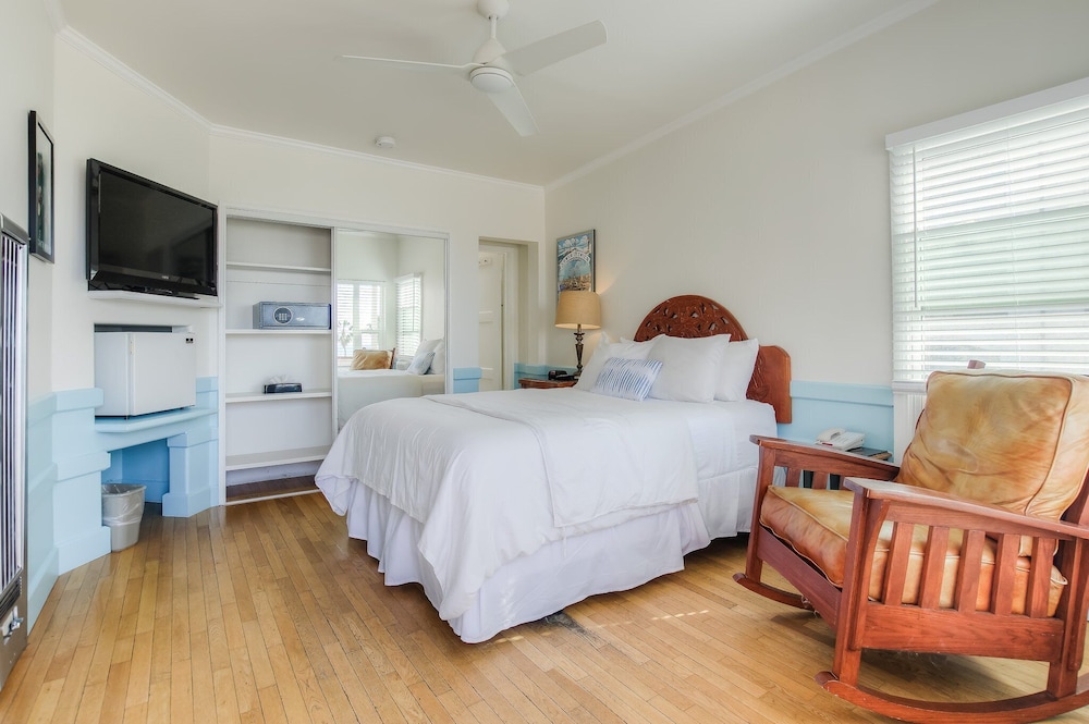 ROOM, SINGLE, QUEEN BED
