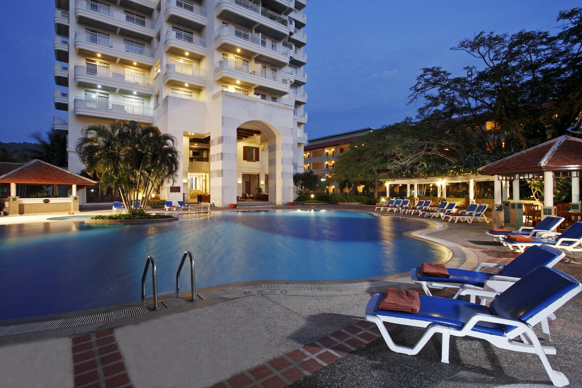Waterfront Suites Phuket by Centara 14/76